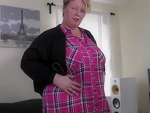 Lesley in British mature BBW showing off her big tits