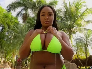 Layton Benton Bright And Bootiful / 03.5.2019