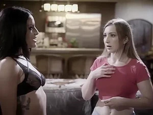 Kissa Sins, Gracie may Green and Markus Dupree in The Hitchhiker