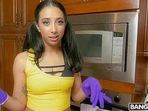 Peter Green, Kiarra Nava Hoe Maid Cleans The BangBros House / 28.5.2019